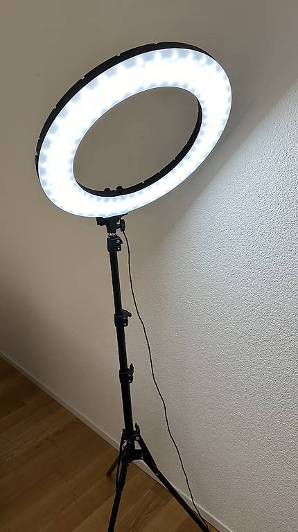 Ringlicht mit Stativ