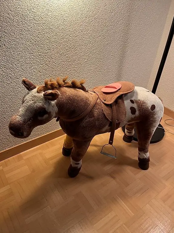 Spiel-Pferd zum Draufsitzen