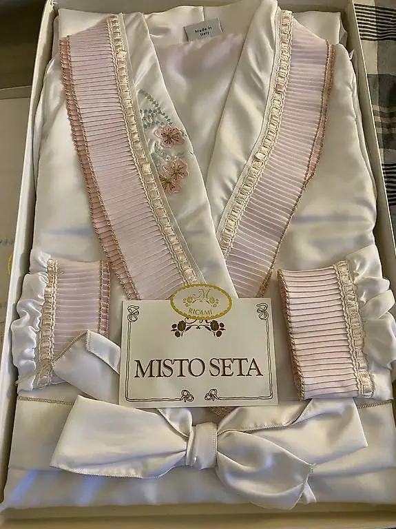 Morgenmantel mit Bettgarnitur