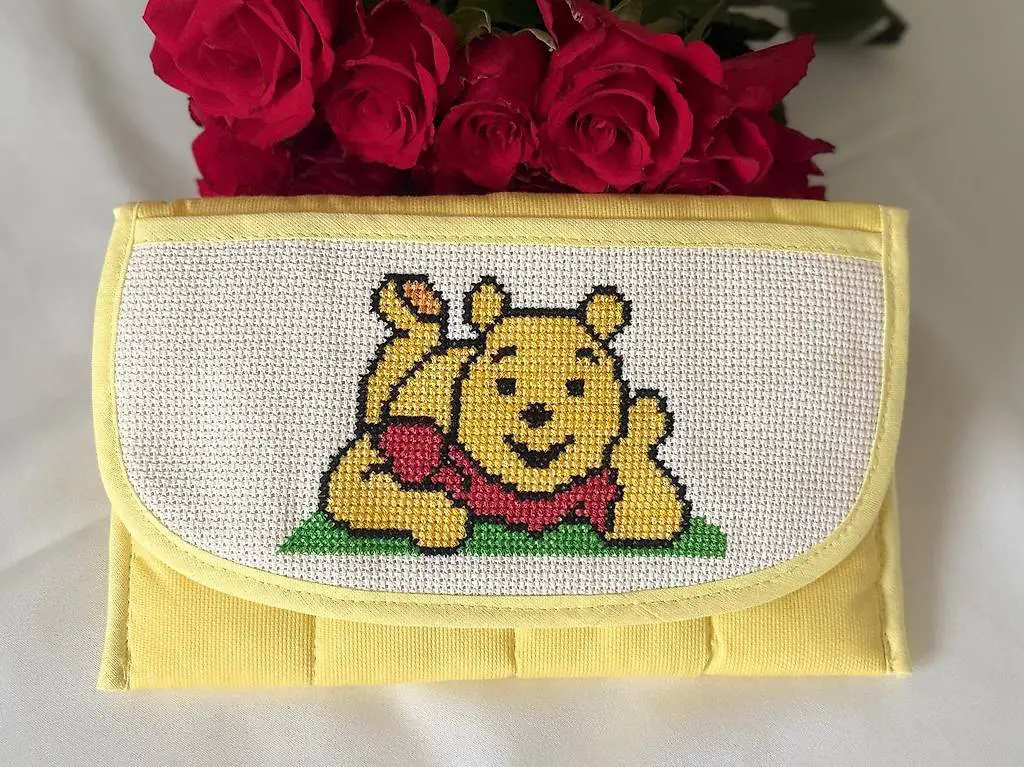 Handgemachter Dokumentenhalter für Babys? Kreuzstich