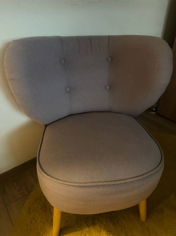 Sessel neuwertig, Farbe helles lila