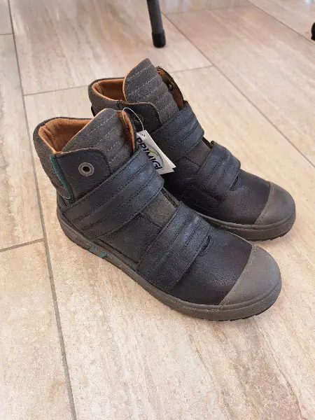 neue Kinderschuhe Gr. 35, in echt Leder