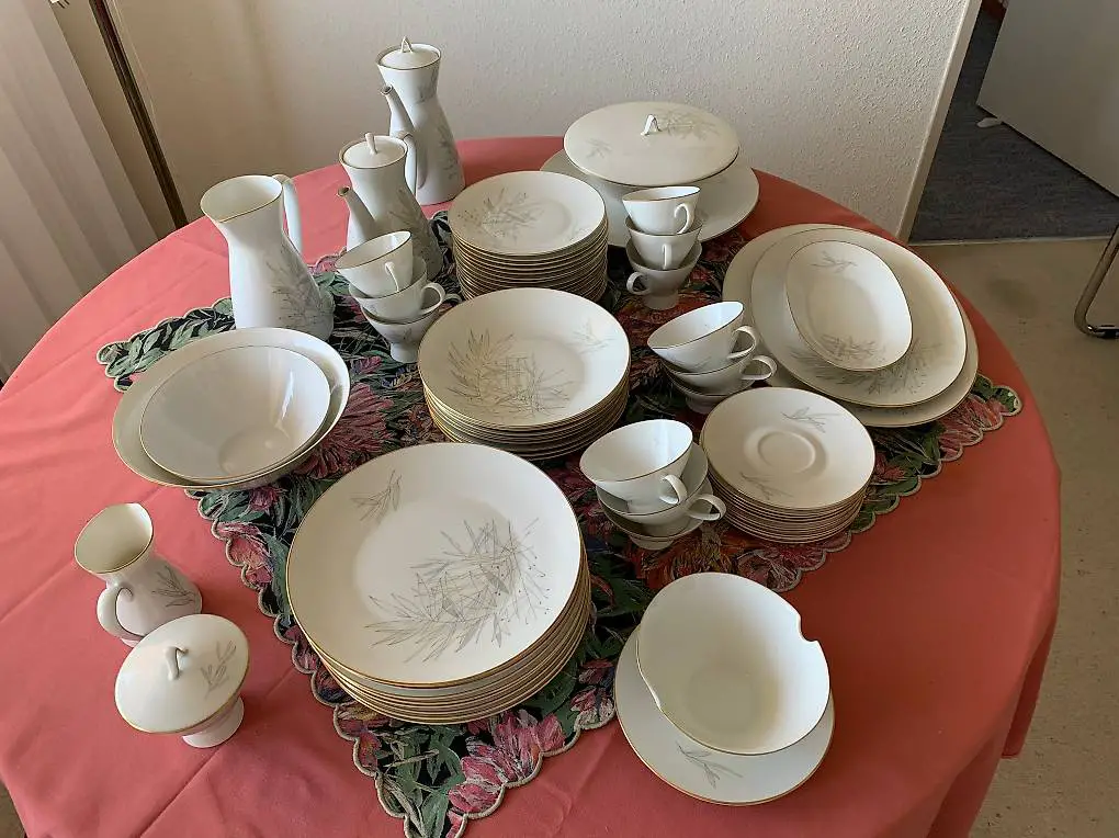 Rosenthal Prozellan-Geschirr der 50er Jahre mit Goldrand