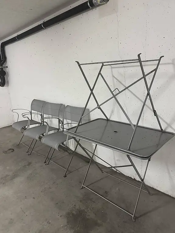 Balkonstuhl 3x und 2 Tische dazu