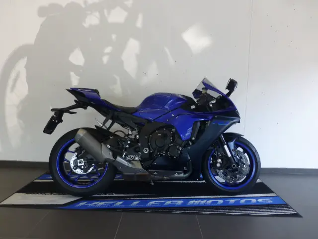 YAMAHA R1