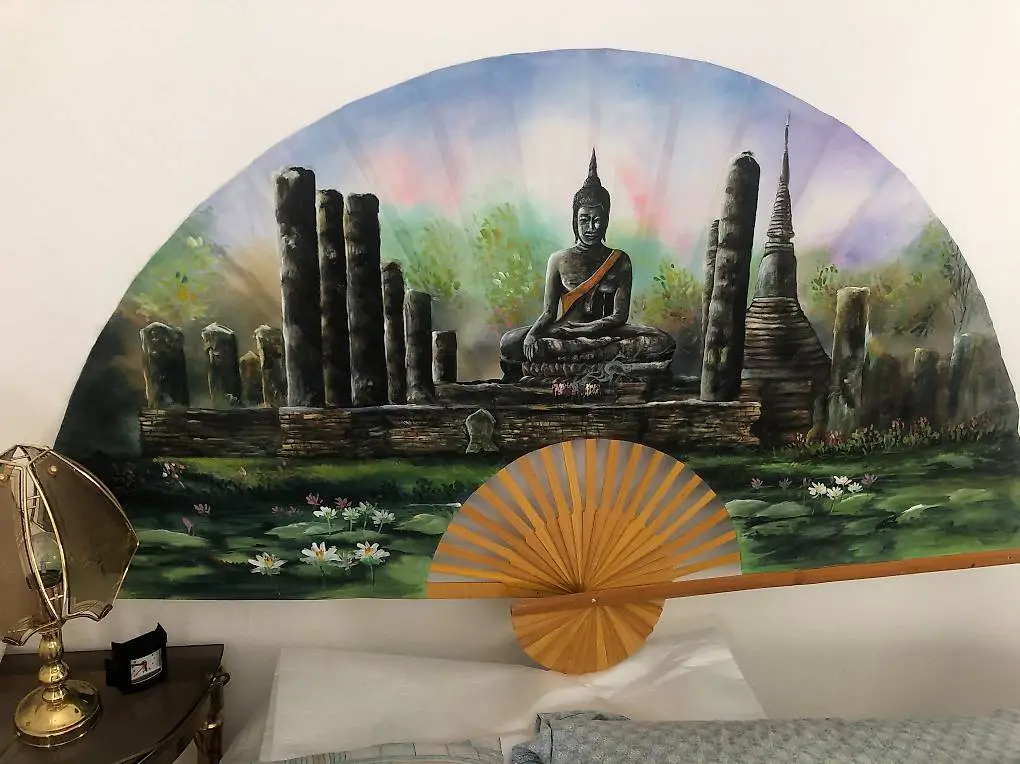 sehr grosser schöner Fächer als Wanddekoration super Motiv