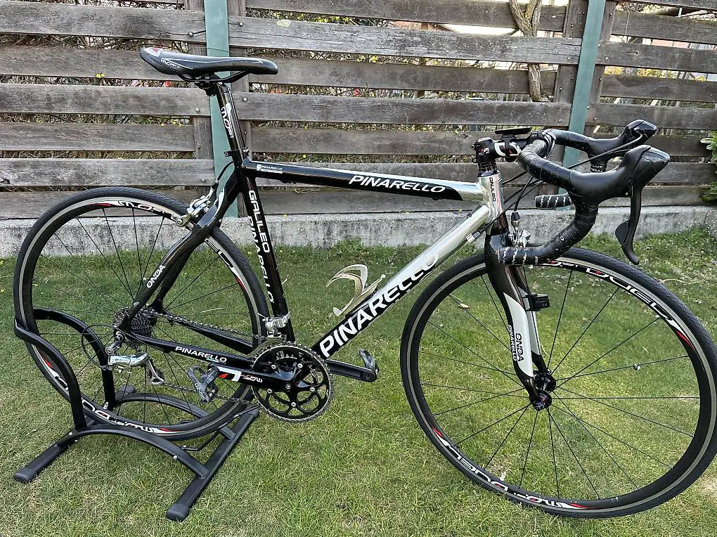 Bicicletta da corsa Pinarello carbonio-alluminio