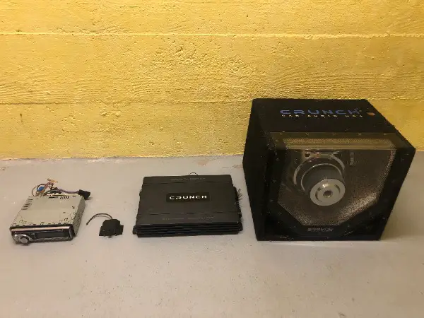 Subwoofer Set Crunch Verstärker Fernregler gratis JVC Radio