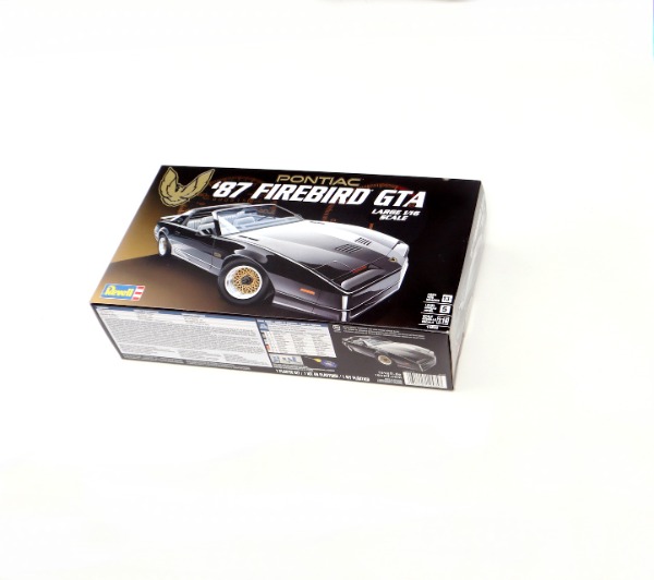 Pontiac 1987 Firebird GTA 1:16 von Revell