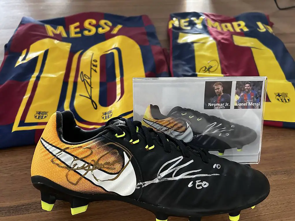 Barcelona Trikot Schuh von Messi & Neymar signiert