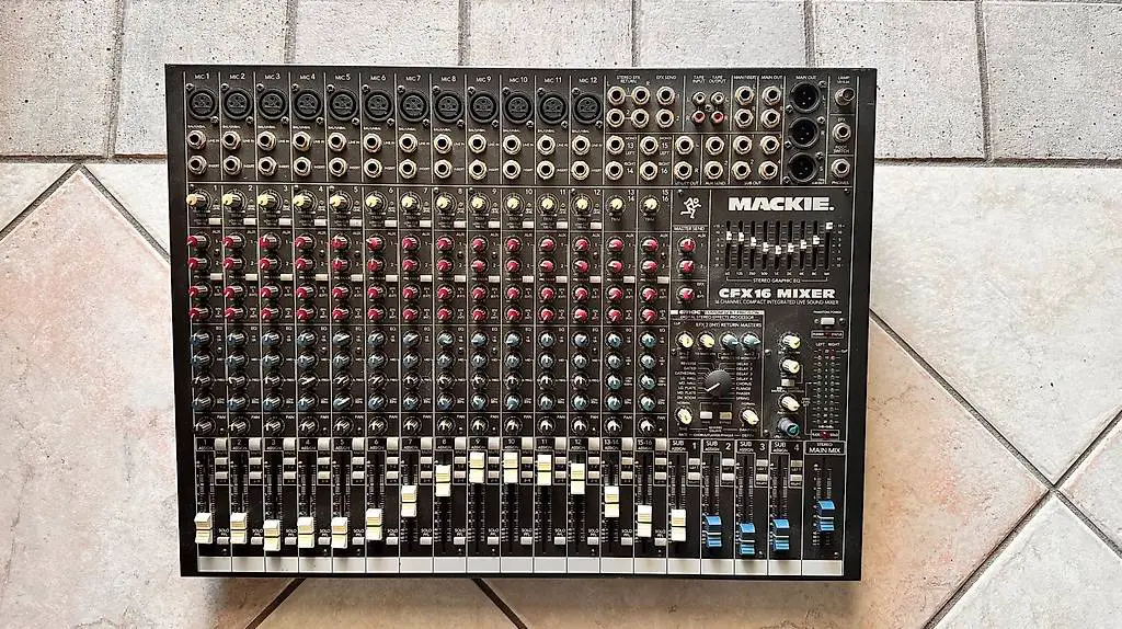 Mixer Mackie CFX16