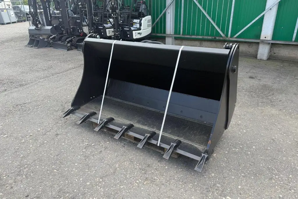 YANMAR 4 in 1 Schaufel mit Zähnen