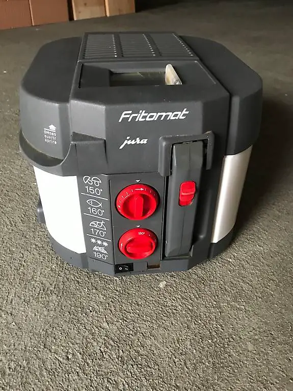 Friteuse mit Pommes-Schneider