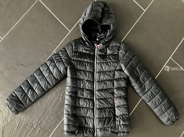Leichte, warmwattierte Winterjacke Gr. 140
