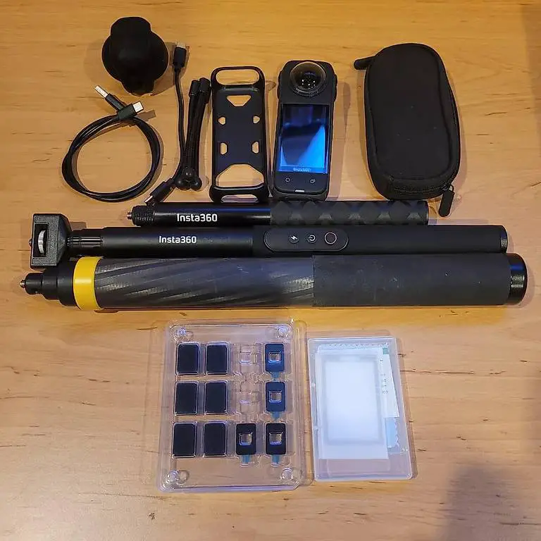 Insta360 X4 ActionCam mit umfangreichem Zubehör