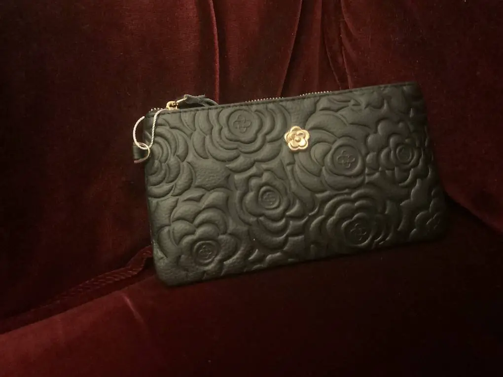 Hochwertiges Lederetui mit Blumen Muster