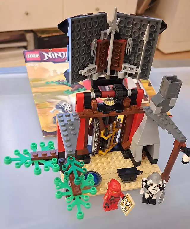 Lego 2508 Blacksmith Shop - Ninjago