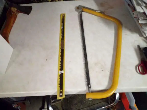 Eine ältere Ast oder Holzsäge für im Garten oder Handwerker