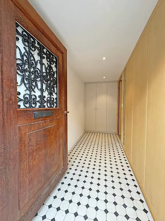 Hausteil, 5½ Zimmer, zeitgemässer Ausbau mit Sichtbalken