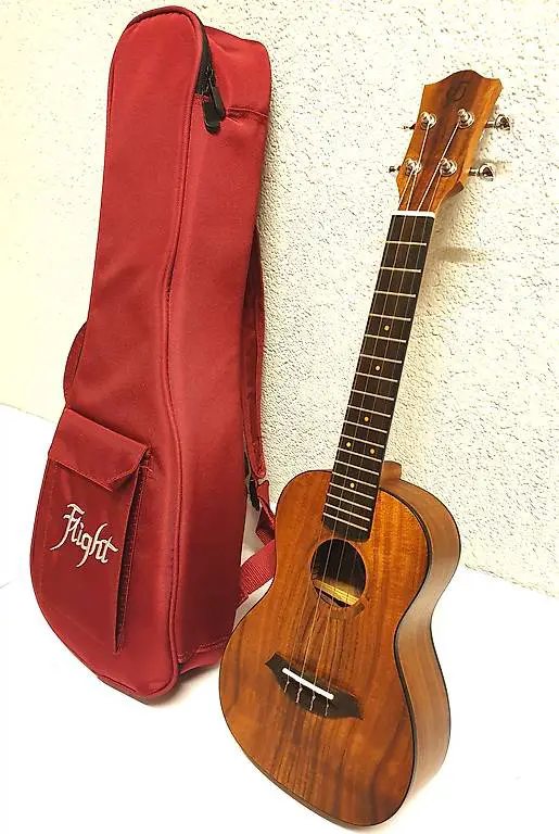 Concert-Ukulele FLIGHT Modell: Juliane mit massiver Decke