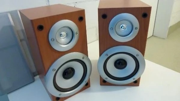 HIFI Regal Lautsprecher Holz Folie 2 Weg Bass refl. Top Preis