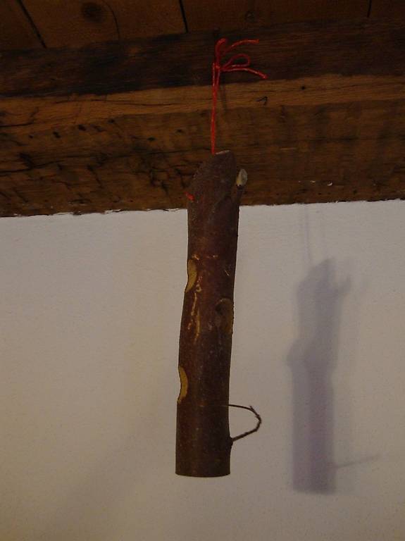 Futterstation für Vögel aus Holz / Ganzjahresfütterung