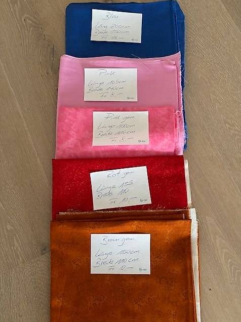 Baumwollstoffe in diversen Farben