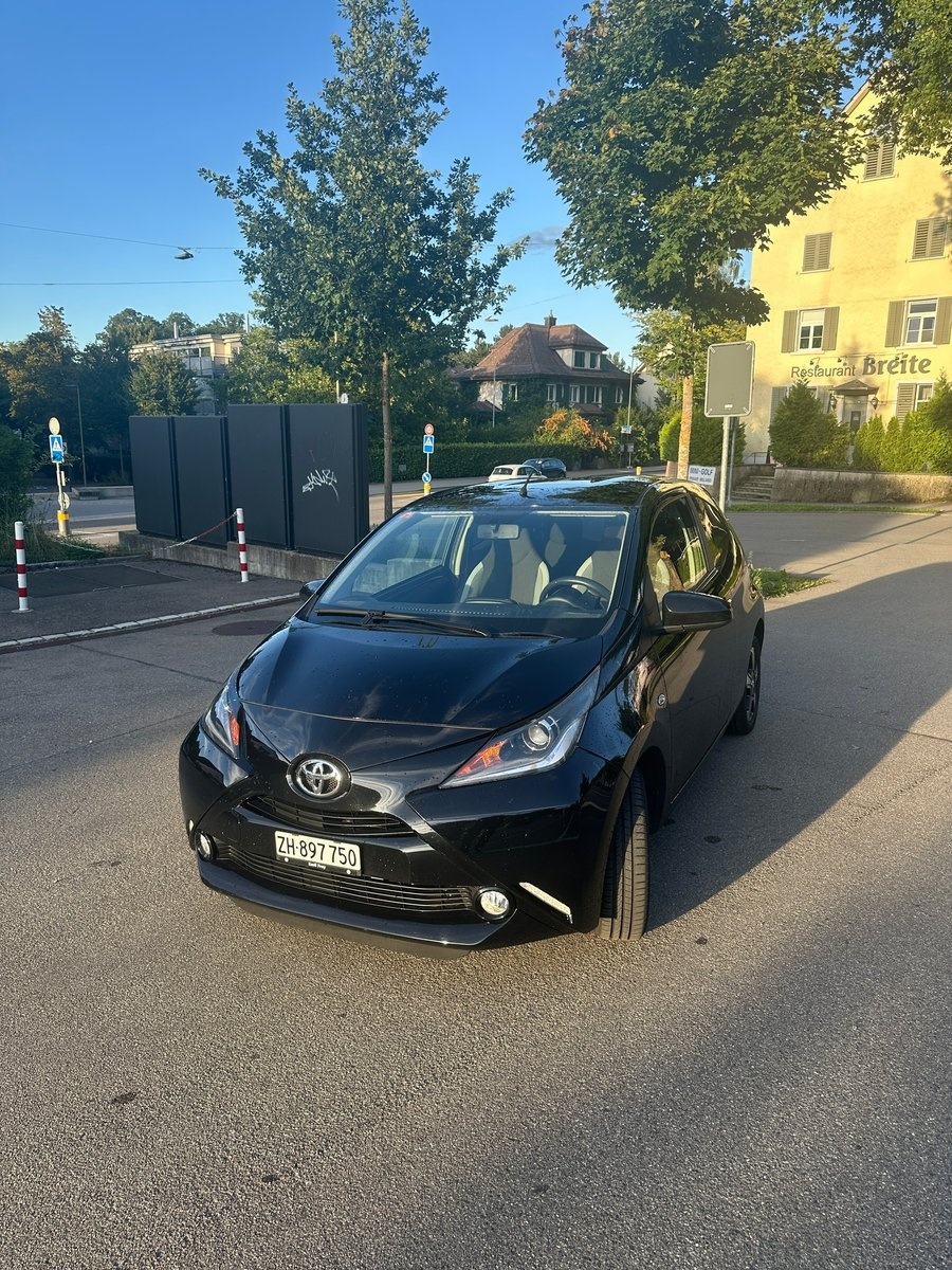 TOYOTA Aygo 1.2 VVT-i x-clusiv