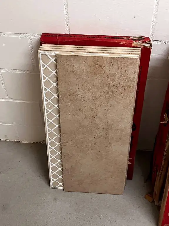 Bodenplatten 30x60 gratis abzugeben
