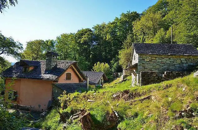 2 Rustico mit viel Land/ 2 rustici con grande terreno