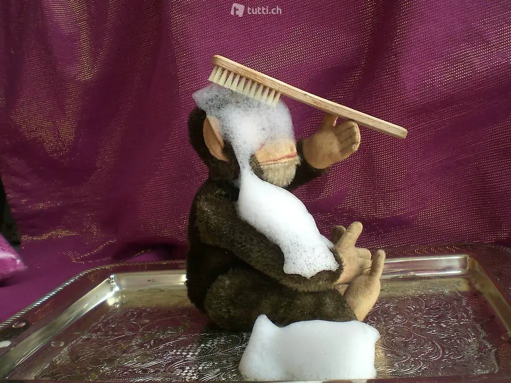 Frisch geduscht: alter Steiff Schimpanse von 1950