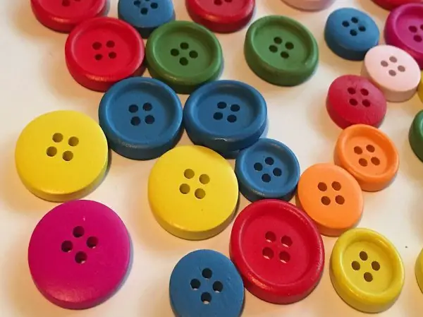 50gr. runde Holzknöpfe bunt in 2 Grösse