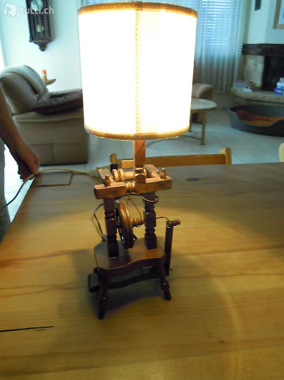 Spinnrad Tischlampe