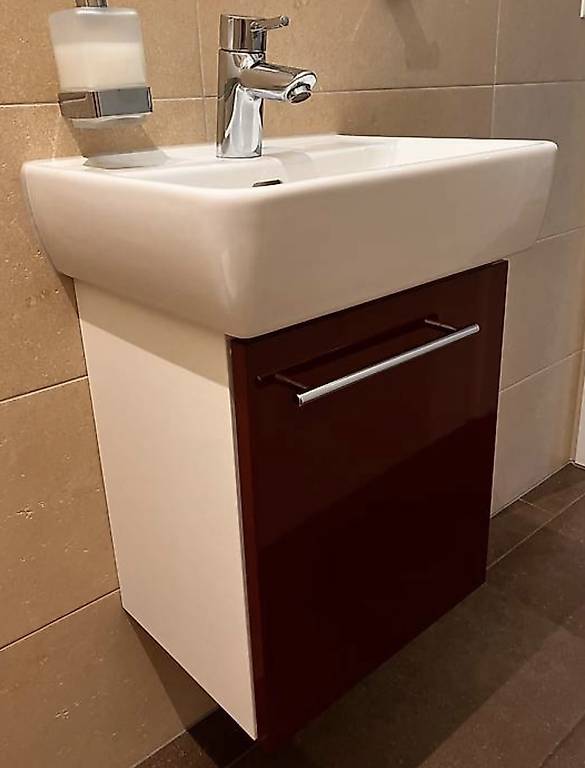 Waschtisch Laufen Badmöbel + Armatur