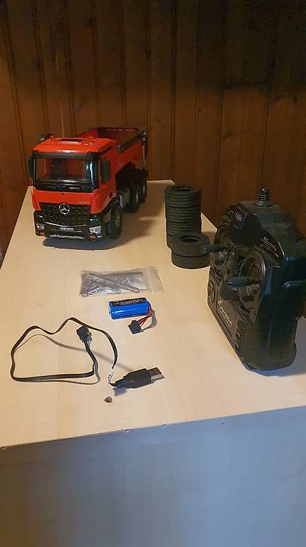 RC LKW, Mercedes Benz Arcos Kipper, 4WD, 2,4 GHz, 1:18, RTR