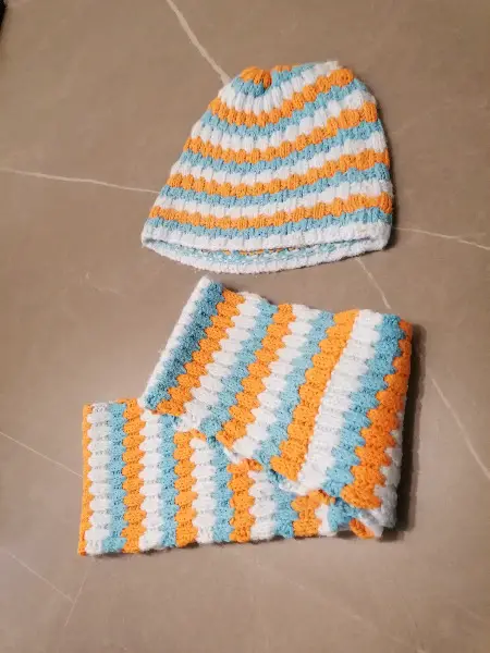 Mütze+ Schal ca. 8J