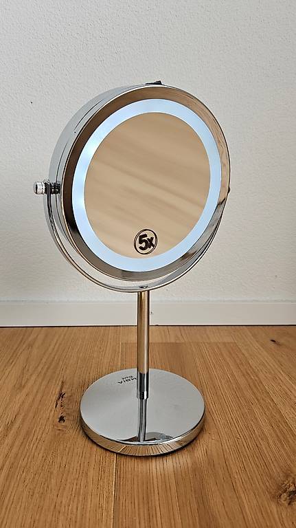 Schminkspiegel mit LED-Beleuchtung