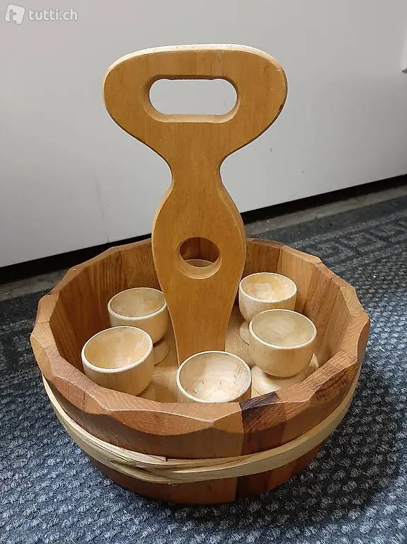 Holzträger mit Holzeierbechern