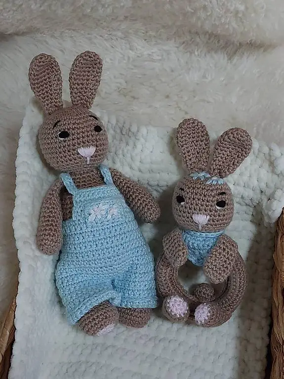 Kuscheltier Motiv Hase und Greifling mit Rassel