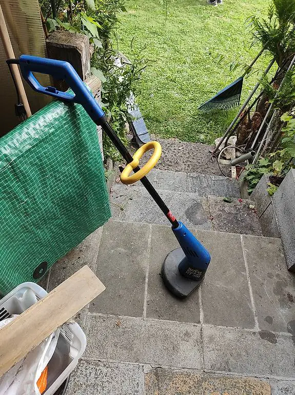 Elektrischer Fadenmäher