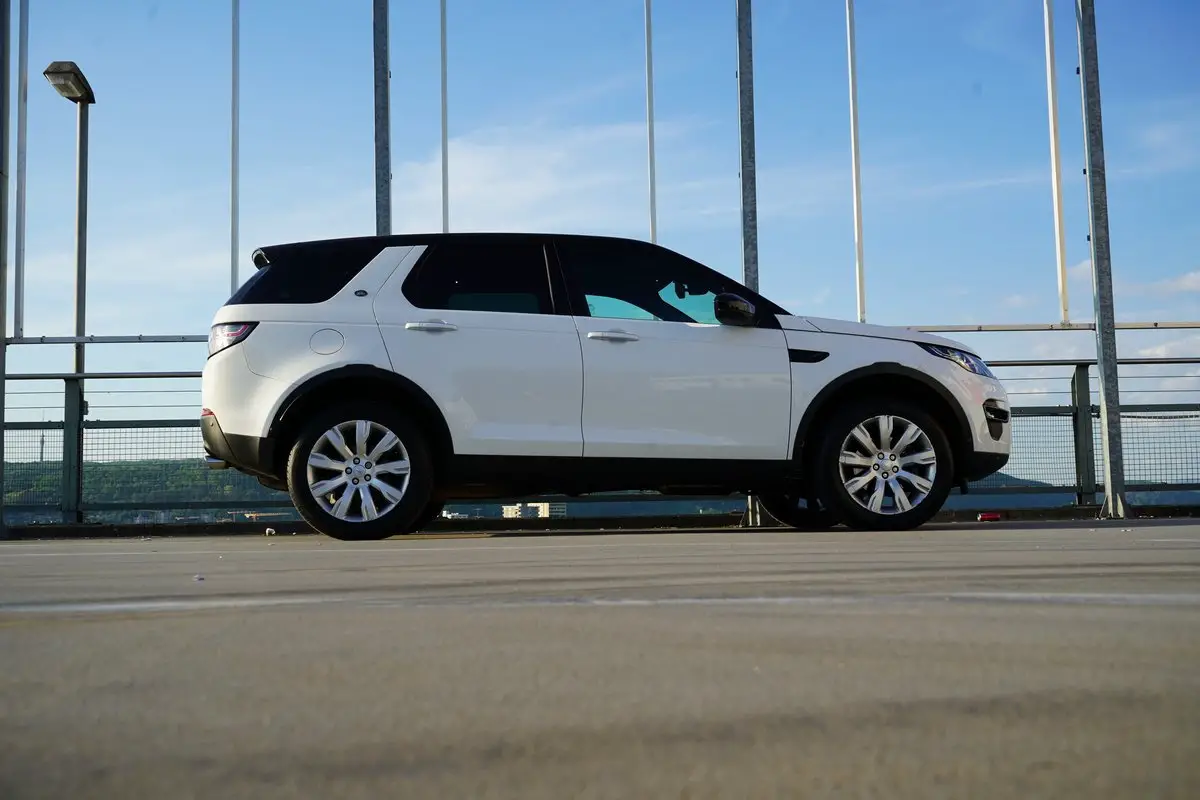 land rover discovery sport black 2.0 td4 hse at9 l 180 ps