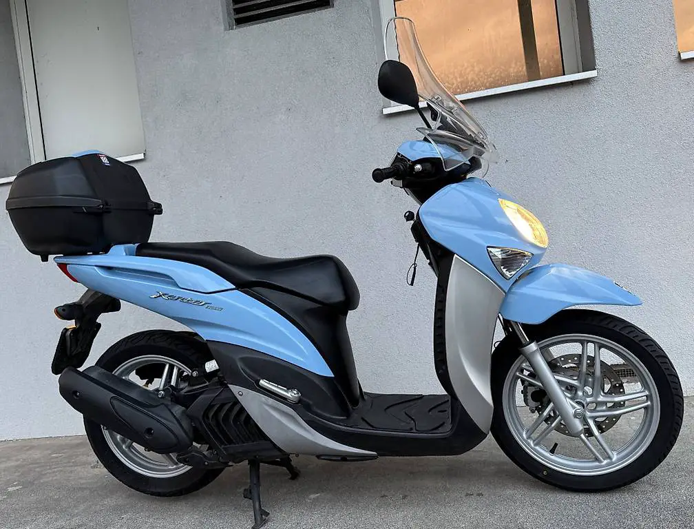 Roller Yamaha Xenter 125 (Grossrad)