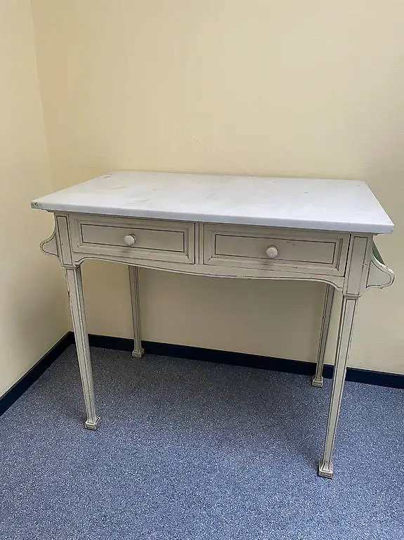 Altes Badezimmermöbel.