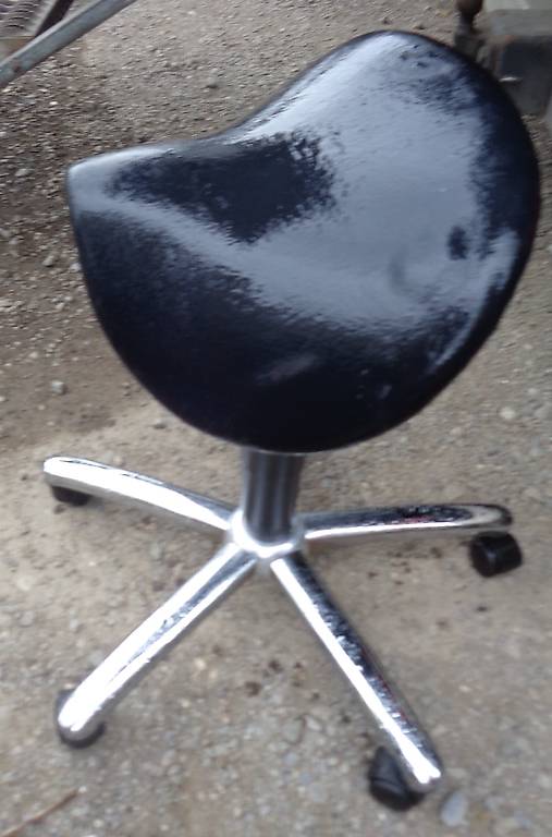 Sattel-Hocker mit Ledersitz