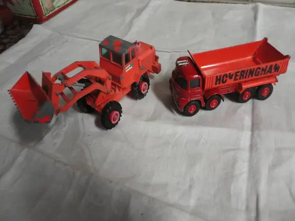  Trax und Muldenkipper, Lastwagen HOVERINGHAM