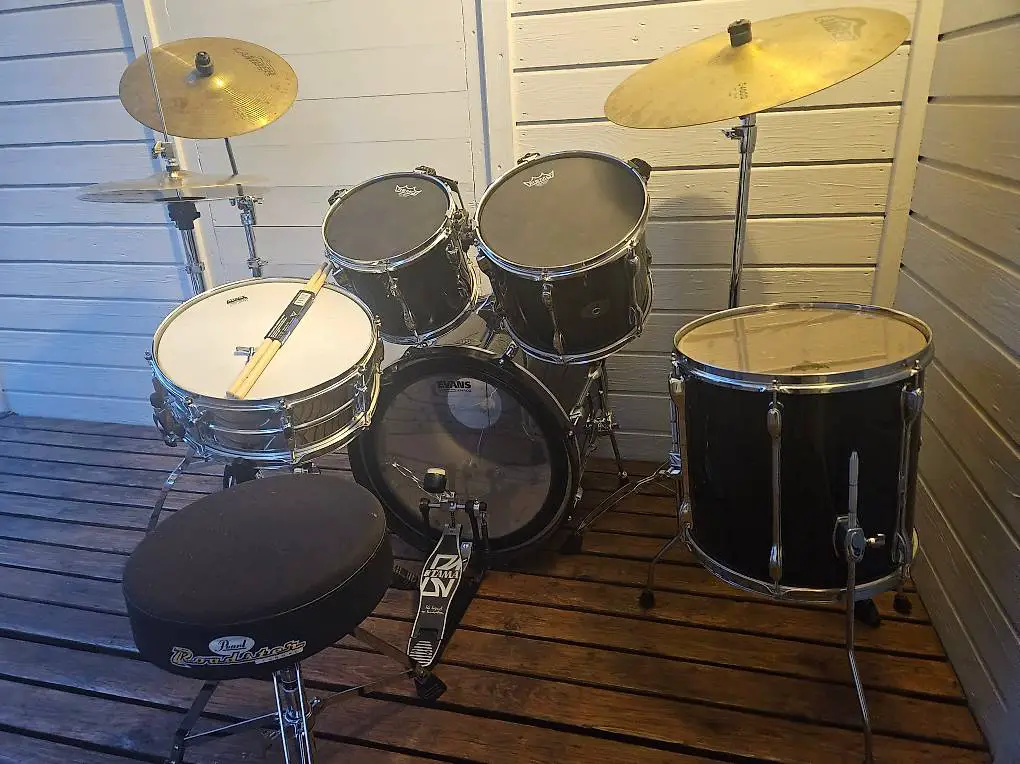 Schlagzeug-Set TAMA 5-teilig mit Becken und Stuhl Occasion