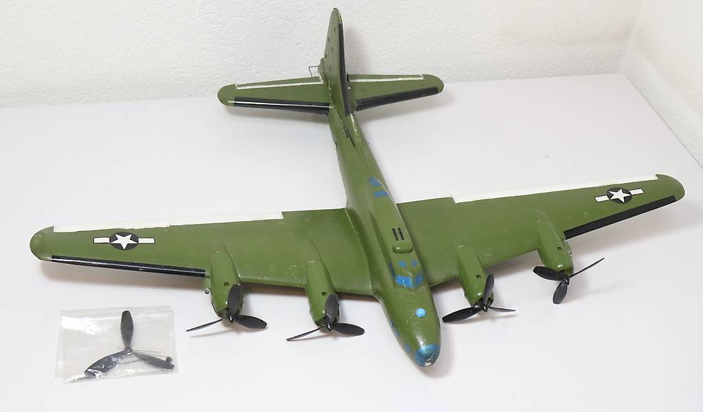 AirAce B17 Green Hell Bomber mit Motoren, Regler und Servos