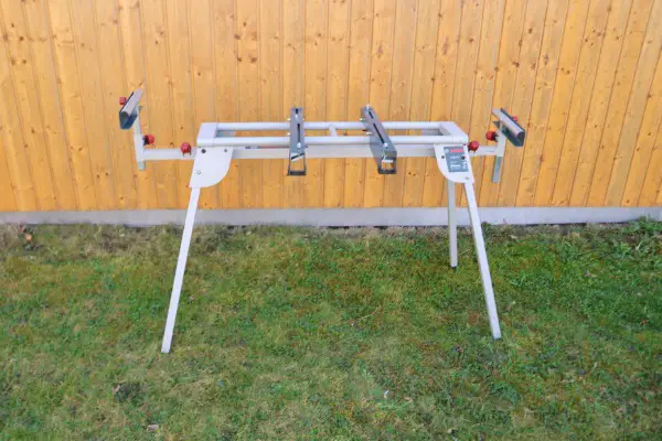 Bosch Universal Arbeitstisch für Kapp & Gehrungssägen GTA 2600