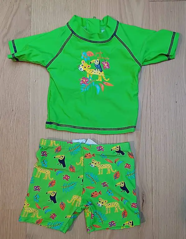 Badeshirt und Badehose Gr 62/68