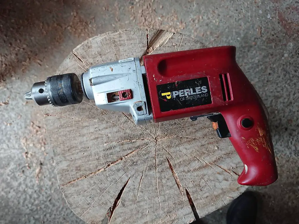 Schlagbohrmaschine PERLES defekt